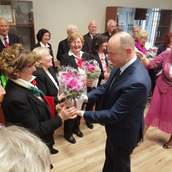 U Udruženju penzionera Grada Novog Sada gradonačelnik čestitao Dan žena novosadskim penzionerkama